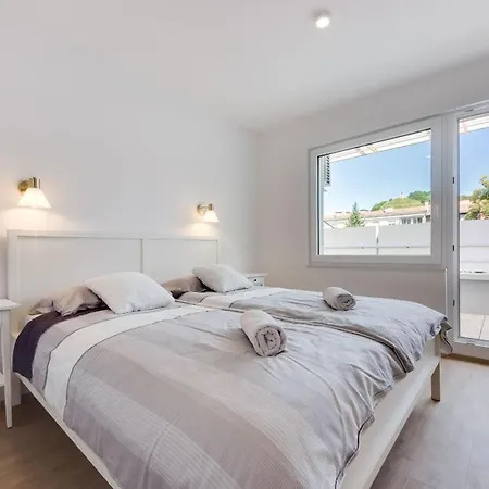 Exquisite 3-bedroom Penthouse With Two Terraces In