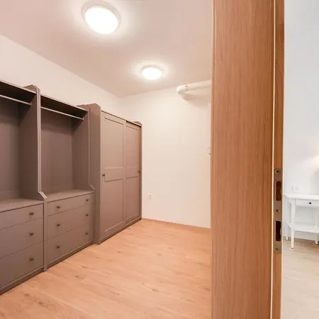 Appartement Exquisite 3-bedroom Penthouse With Two Terraces In Maribor