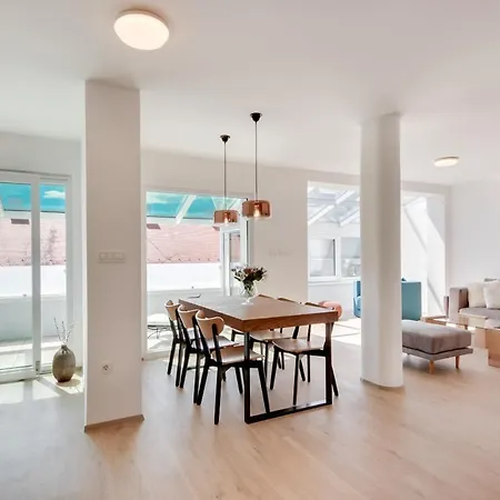 Exquisite 3-bedroom Penthouse With Two Terraces In Appartement *