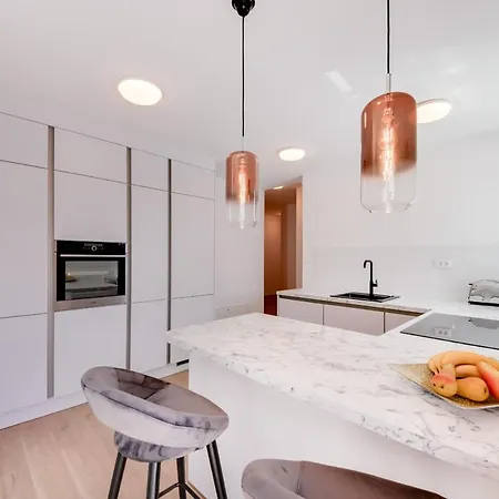 Exquisite 3-bedroom Penthouse With Two Terraces In Appartement *