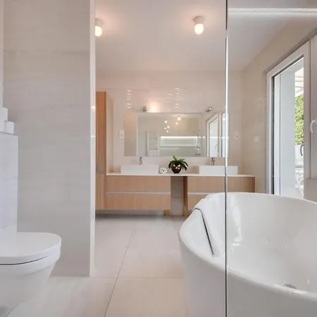 Exquisite 3-bedroom Penthouse With Two Terraces In Appartement